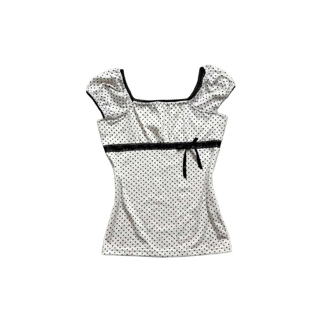Vintage Polka Dot Puff Sleeve Top This vintage polka dot puff sleeve top features a inspired square neckline with delicate lace trim and short puffed bubble sleeves. Designed with a black lace waist band and a dainty bow detail to create a flattering, cin